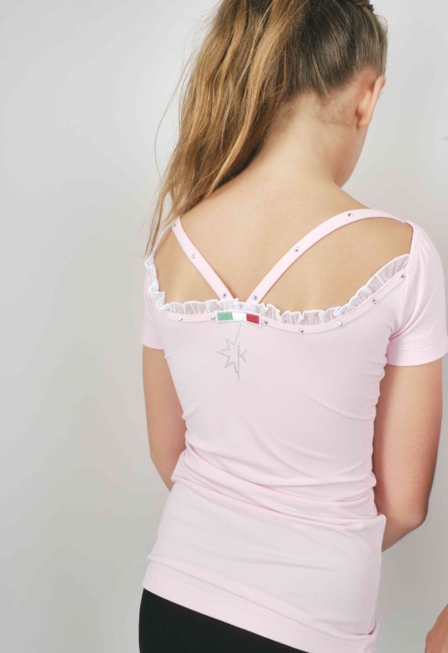titta shirt with short sleeves and ruffles